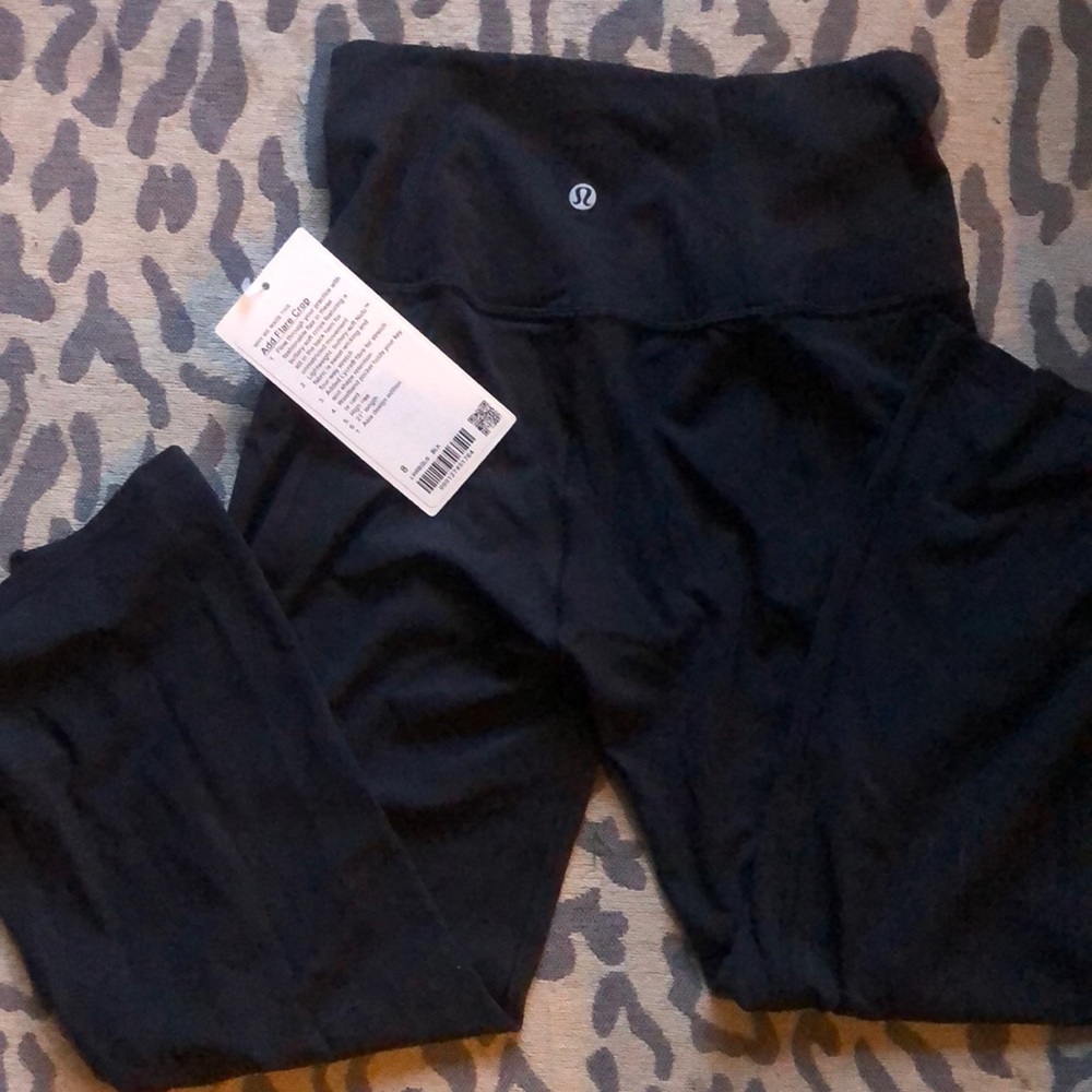 Womens NWT Lululemon Flare Crop Pants  size 8 (6)